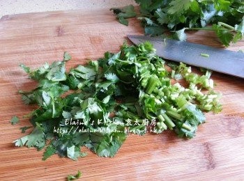 step1: 芫茜洗淨切碎