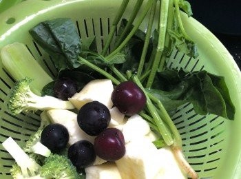 step1: 將所有材料清洗好晒, 瀝乾水份/ 用食水沖洗一次....