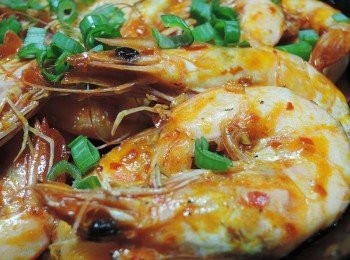 step4: 最後淋上一大匙米酒提香，撒上蔥花後上桌!!