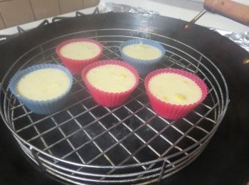 step6: 倒入模型杯填至七分满，然后中火蒸10~15分钟。