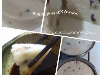 step3: 外鍋水1.5杯跳起燜30分鐘，再加一杯水跳起再燜25分鐘水，用筷子穿刺粉漿看看是否熟透(如果一次蒸二鍋蘿蔔糕，外鍋水量和燜的時間要加倍)