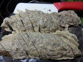 step10: 將豬肉卷切開一片片厚片