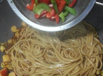 step11: 加入青紅椒炒勻即可