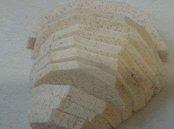 step1: 芋頭切件蒸約15分鐘。趁熱加入砂糖用义壓爛。