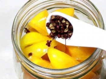 step2: 練習一 味蕾體驗
<span class="group_1">食材</span> Ingredients
一罐裝容器一個, 容量600ml Glass container
黃甜椒兩個 2Yellow bell pepper
花椒粒一茶匙 1tsp Chinese prickly ash seeds, Zanthoxylum
食鹽一茶匙 1 tsp Salt
自來水灌至瓶口 Tap water