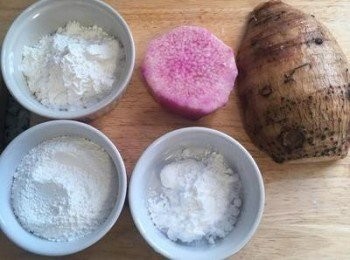 step1: 將用粉都秤好備用，加紫山藥是為了增色，如不加則可全用芋頭。