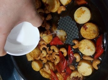 step8: 用約半茶匙生粉開水拌勻打芡即可