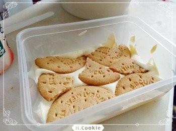 step3: 一層芒果鮮奶油疊一層消化餅，約可疊兩層