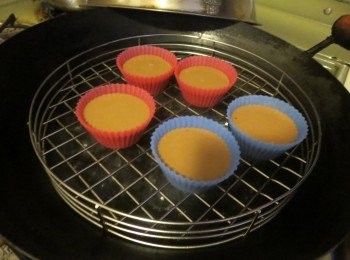 step4: 倒入模型杯，七分满，蒸10~15分钟。