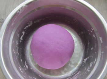 step4: 揉成光滑的麵團。