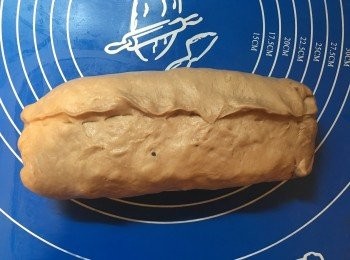 step6: 卷好粉團要收口。