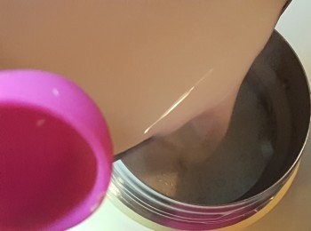 step5: 隨即將微滾豆漿沖進燜燒杯中。