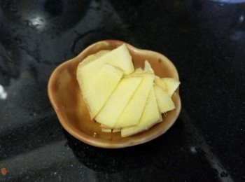 step2: 薑片