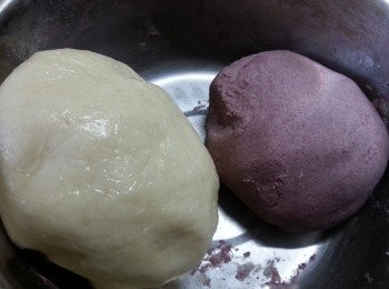 step5: 將做好的水皮及油皮放入雪櫃雪一晚待用