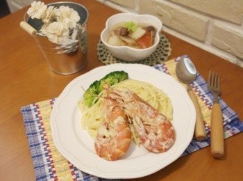 step8: 奶香起士濃呀濃~~ 天使紅蝦起士義大利麵完成囉&gt;///