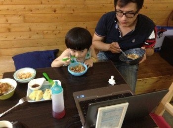 step5: 這樣一鍋可以2個大人˙一個小孩吃超飽的，然後看見李子開心的吃光光就是做為媽媽的我最開心的事拉。