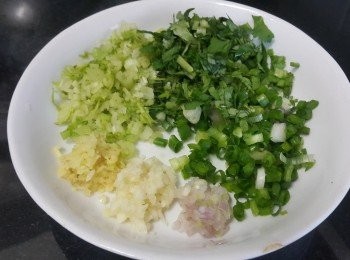 step6: 唐芹，芫茜，薑，蒜，蔥，乾蔥