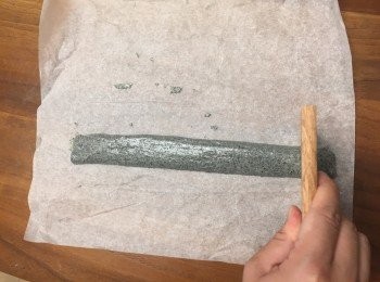 step7: 用牛油紙捲成長形條