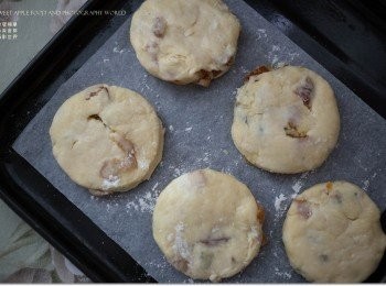 step6: 預熱焗爐180'c 10分鐘，焗22-23分鐘、至金黃乾為止