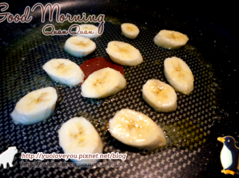 step4: 放上醃過的香蕉，小火慢煎至稍微有點焦糖狀。