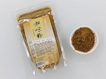 step3: 這次使用天然咖哩粉來製作。可依個人的喜好來挑選咖哩粉。