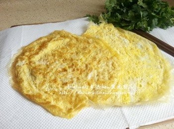 step4: 盛起放在廚紙上吸取油份備用