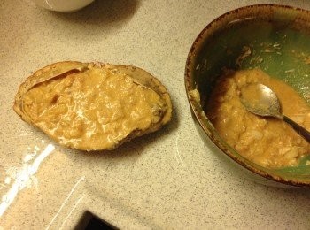 step4: 把蟹肉釀入蟹蓋, 加MOZARELLA CHEESE, 焗15分鐘