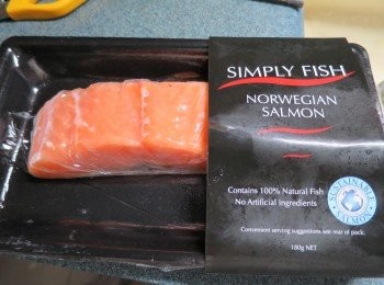 step1: 用這款挪威<a href="https://bit.ly/3Caa2o9" target="_blank" data-keyword="三文魚柳" class="guide-link"><strong>三文魚柳</strong></a> <span style="display:inline-block;vertical-align:middle;margin-top:-3px;color:initial;border-radius:3px;padding:2px 3px;font-size:12px;line-height:14px;background:#87d300;color:#fff;">即買</span> 