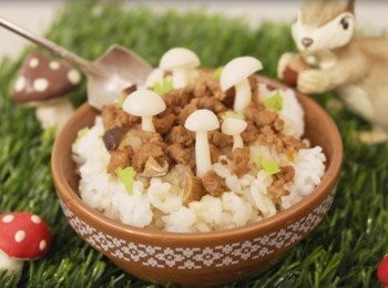 step8: 平凡乏味的白飯多了可愛的菇菇小森林多了好多趣味呢^^"