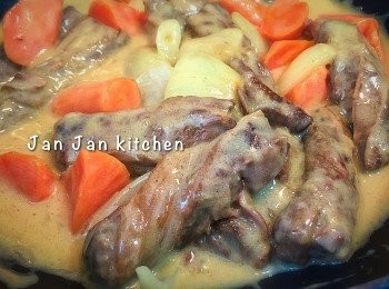 step5: 然後小火慢煮5-8分鐘，最後放入已熟的甘荀拌勻即可。