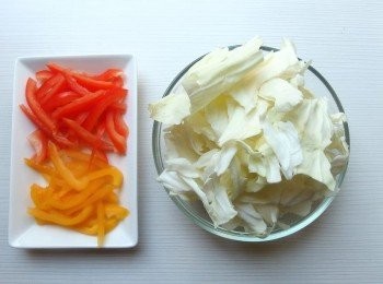 step3: 可選擇個人喜愛的蔬菜來增加色澤及口感。