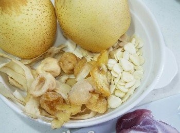 step1: 雪梨一開四，去核去芯。