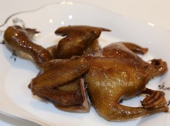 step9: 乳鴿放涼後斬件