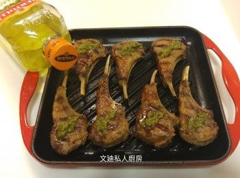 step7: Pesto放在羊架上即完成。