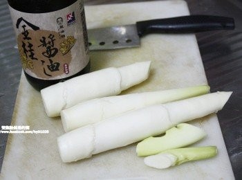 step1: 準備茭白筍和金桂醬油2樣料理<span class="group_1">食材</span>