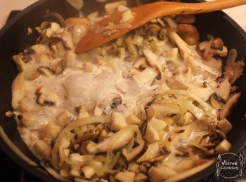 step6: 加入忌廉煮滾, 此時可落鹽調味