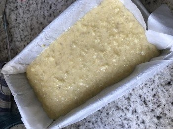 step6: 準備一個長方型的焗盤, 我通常在焗盤內會放baking paper ( 牛油紙), 用180度至200度焗50至60分鐘.