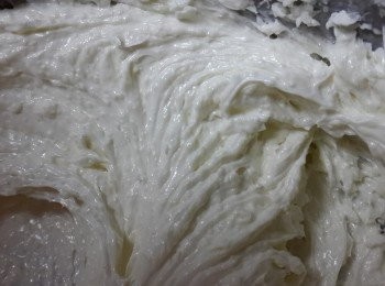 step6: 奶油霜的製作~ 將奶油軟化加鹽糖快速打勻成奶霜即可