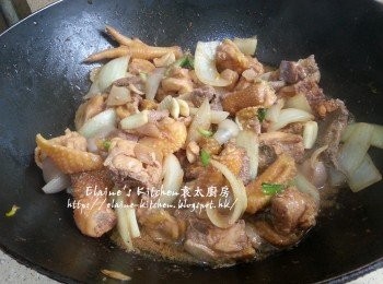 step6: 蓋上蓋用慢火煮5分鐘至豬潤熟透
