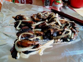 step9: 拌勻炒數分鐘後盛起放在錫紙上稍為待涼