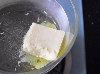 step1: 牛油100克用暖水座溶