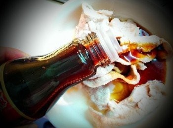 step3: 里肌肉燙熟後先倒入穀盛壽喜燒醬入味,再加入白醋.醬油少許