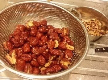 step1: 紅棗去核，備用。