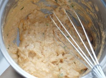 step2: 將所有材料及調味料拌勻成粉漿 （如粉漿較濃稠，可多加點水）