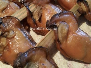 step1: 將金蠔略冲水, 印乾水份, 備用