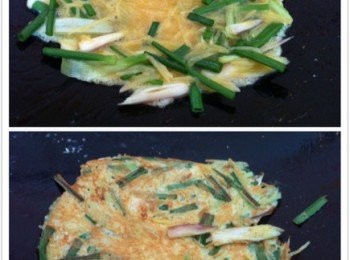 step3: 鍋內加入少許食油，油熱將混合好的材料下鍋，用鏟子輕輕撥開，中火前後煎至金黃色即可。