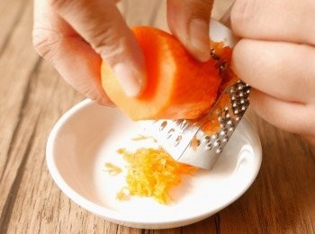 step1: 把甘筍刨成蓉備用。