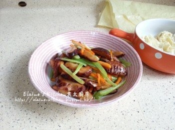 step5: 加入麻油 , 鹽 , 糖拌勻盛起待涼