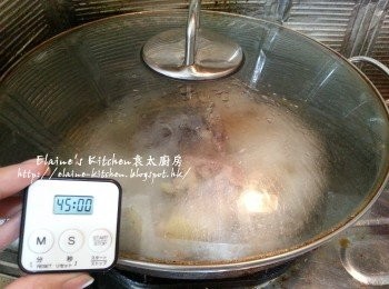 step6: 用中火煮滾後蓋上蓋轉慢火炆45分鐘
