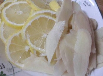 step2: 黃檸檬 , 薑切薄片